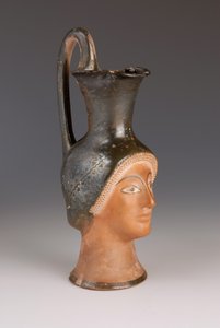 Dişi başı şeklinde Oenochoe (pişmiş toprak)